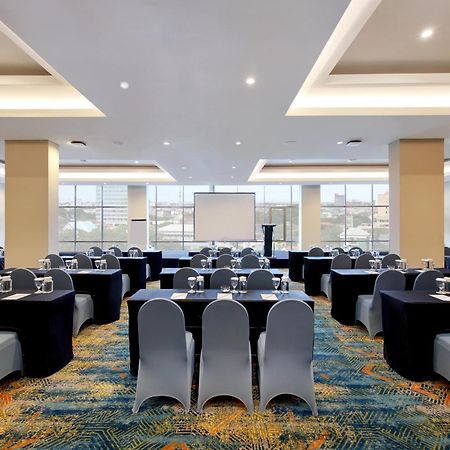 Aston Inn Pantai Losari Makassar Esterno foto