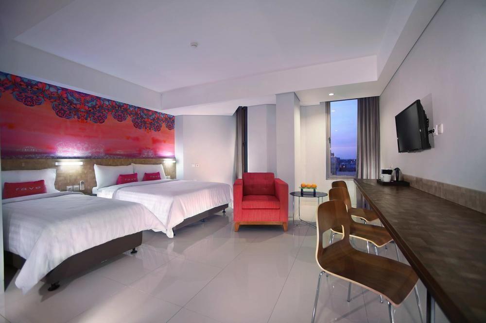 Aston Inn Pantai Losari Makassar Esterno foto