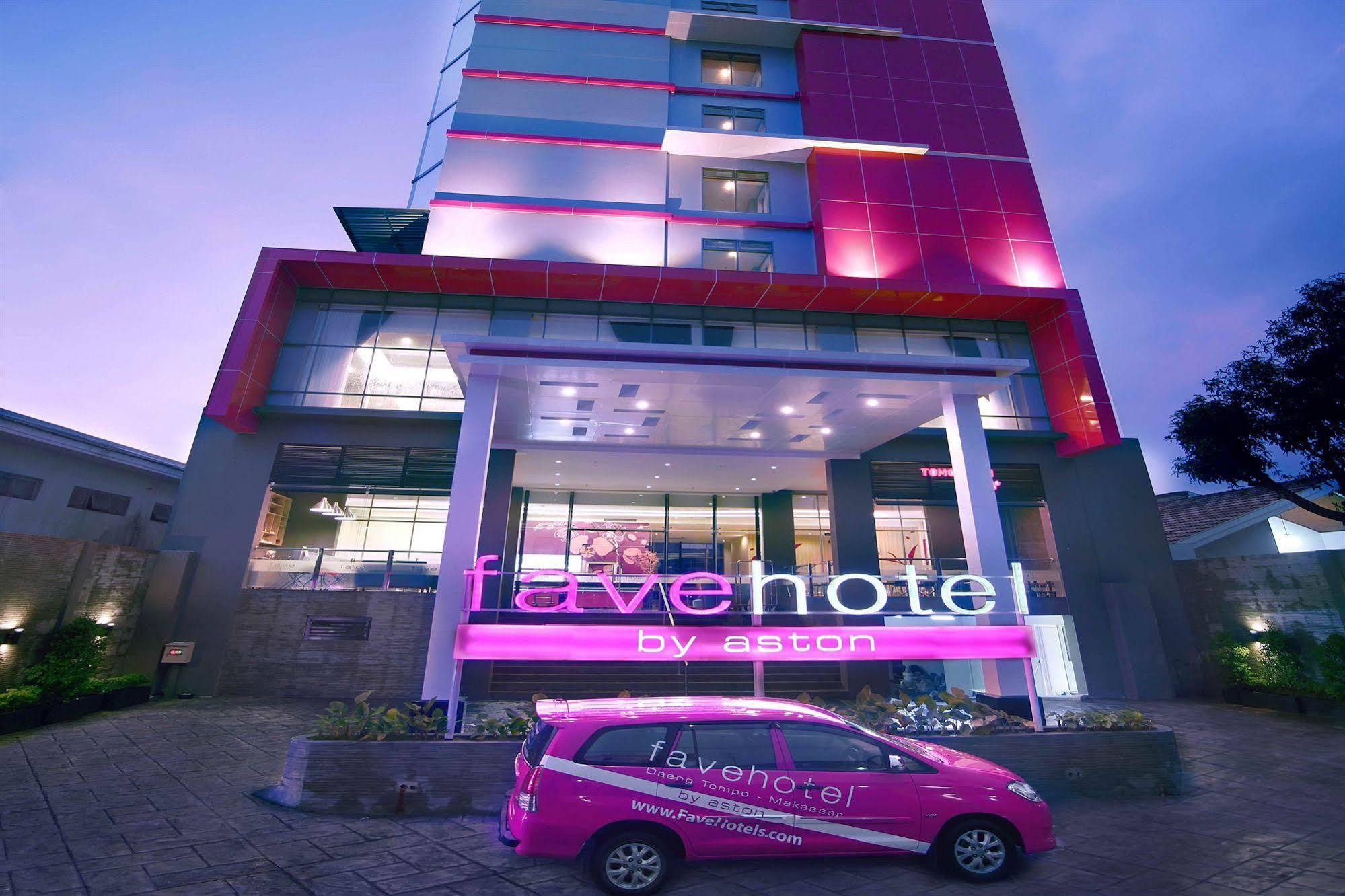 Aston Inn Pantai Losari Makassar Esterno foto