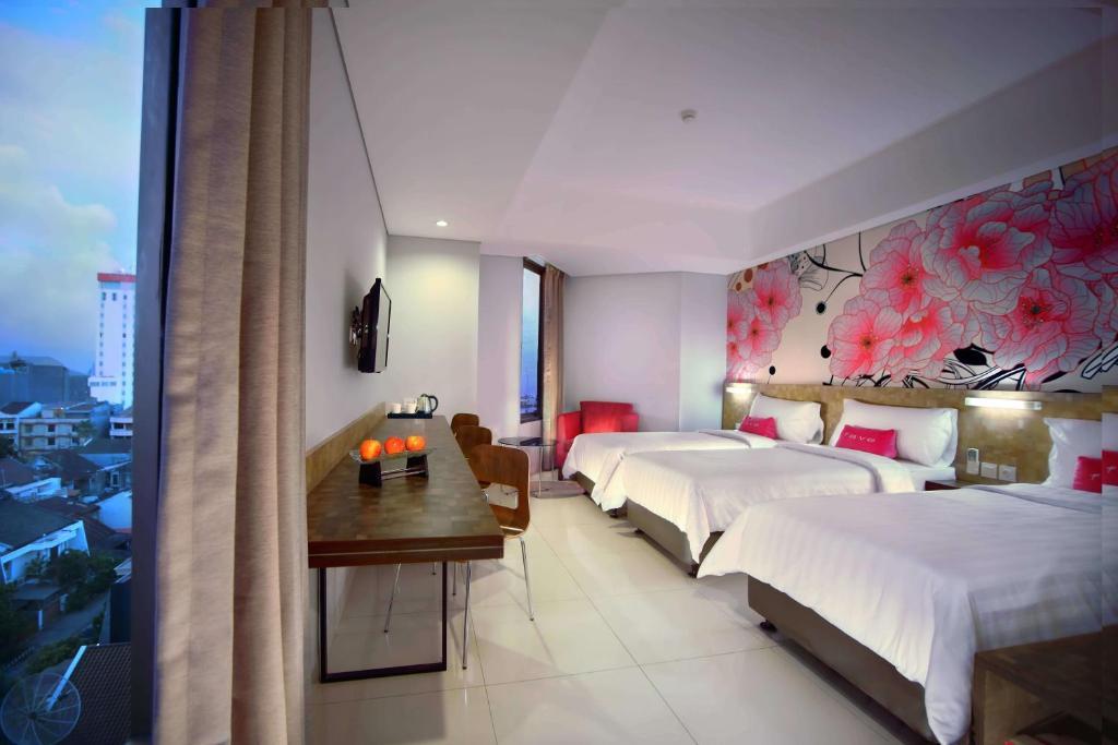Aston Inn Pantai Losari Makassar Esterno foto