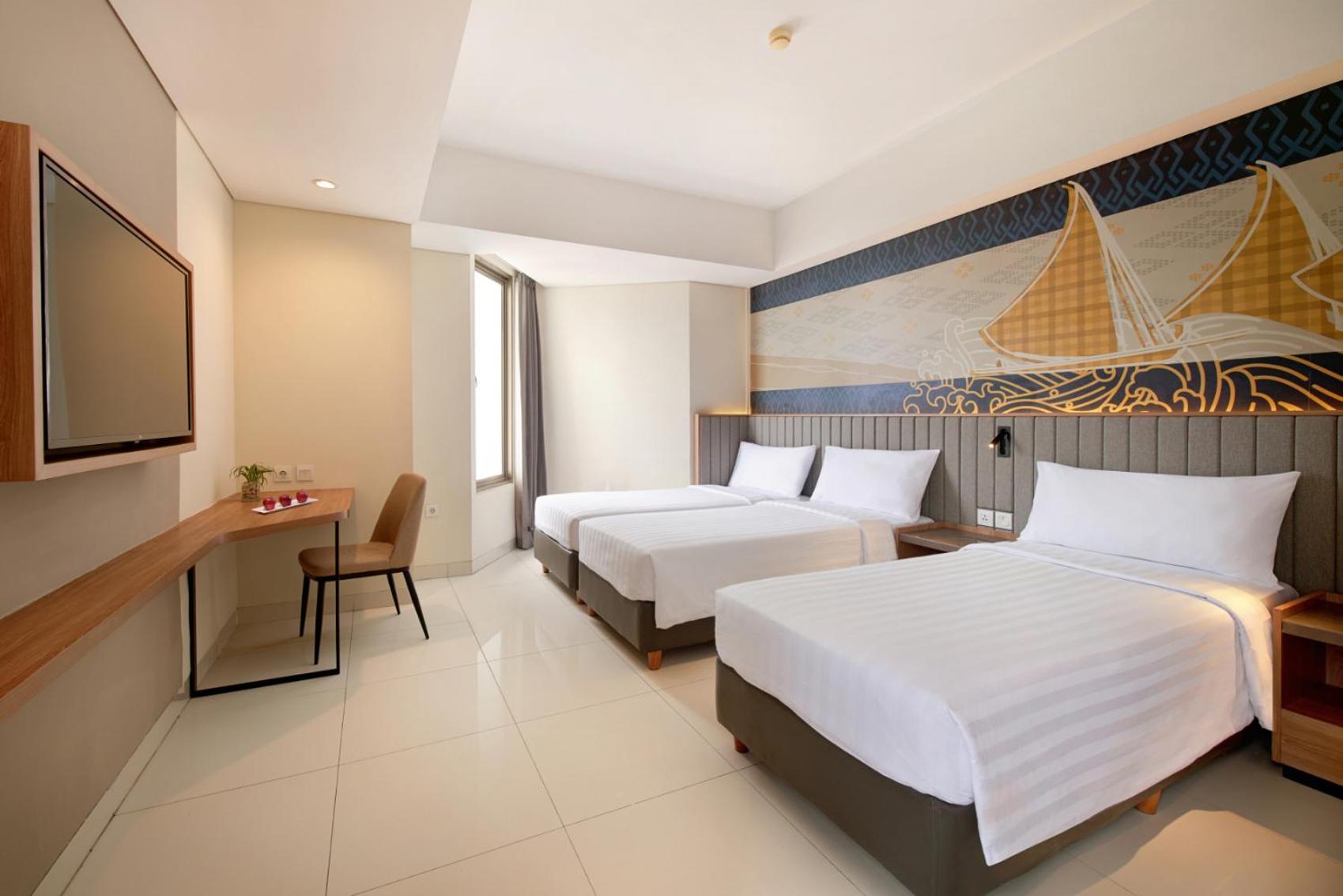 Aston Inn Pantai Losari Makassar Esterno foto