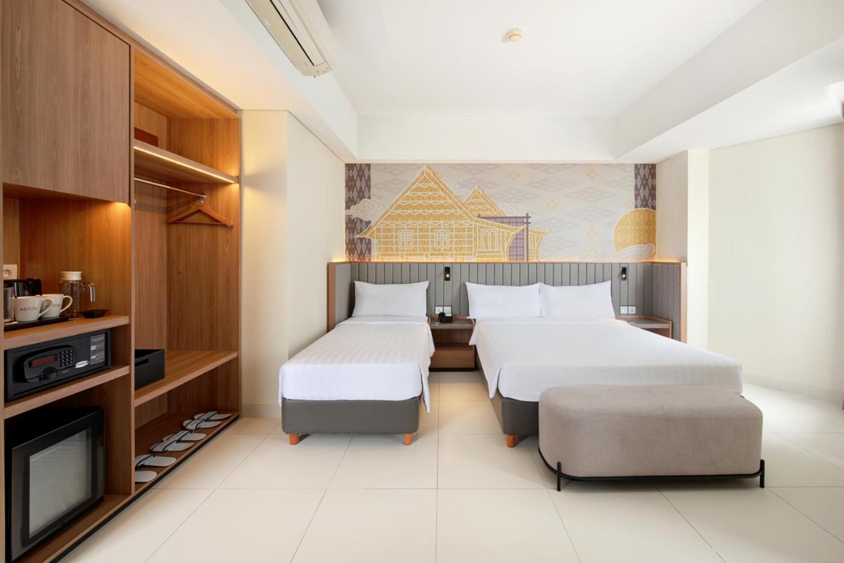 Aston Inn Pantai Losari Makassar Esterno foto