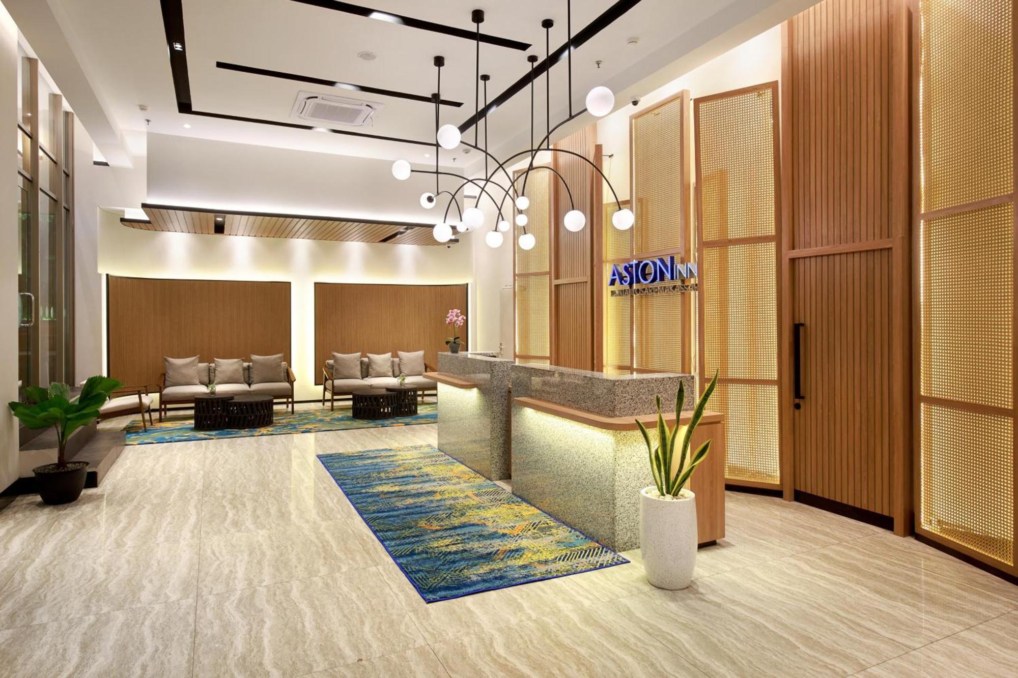 Aston Inn Pantai Losari Makassar Esterno foto