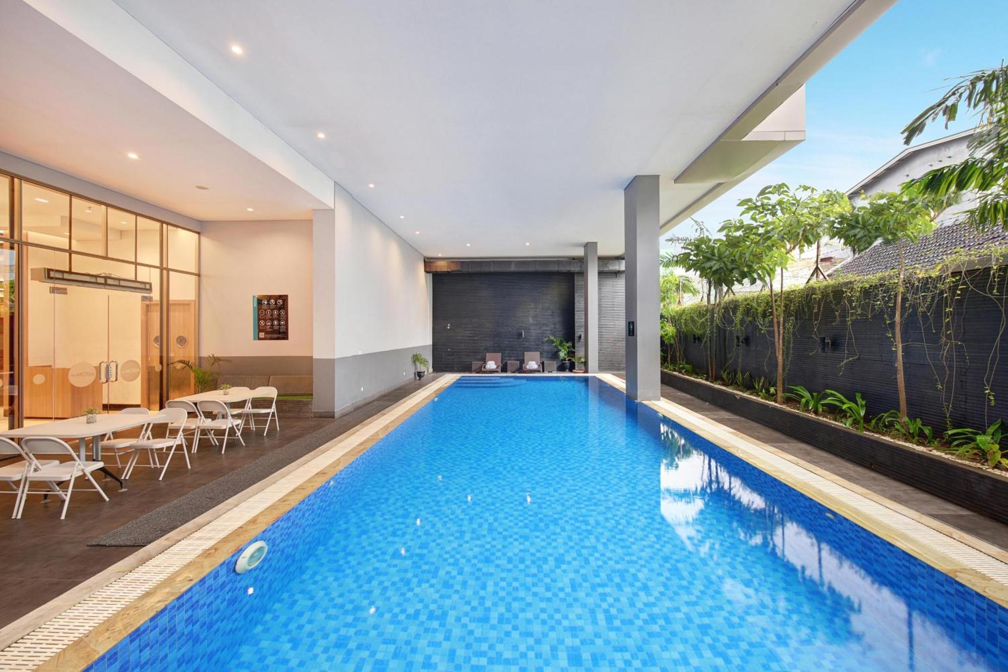 Aston Inn Pantai Losari Makassar Esterno foto